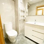 Paradise Luxurious Apartment, 3 Double For 6 Guests, 4 Beds, Terrace, Jacuzzi, Free Parking, New Appartement Saint-Sébastien