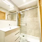 Paradise Luxurious Apartment, 3 Double For 6 Guests, 4 Beds, Terrace, Jacuzzi, Free Parking, New Appartement