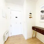 Paradise Luxurious Apartment, 3 Double For 6 Guests, 4 Beds, Terrace, Jacuzzi, Free Parking, New Appartement Saint-Sébastien