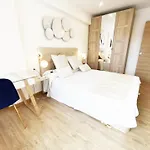 Paradise Luxurious Apartment, 3 Double For 6 Guests, 4 Beds, Terrace, Jacuzzi, Free Parking, New Appartement Saint-Sébastien
