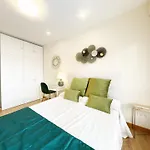 Paradise Luxurious Apartment, 3 Double For 6 Guests, 4 Beds, Terrace, Jacuzzi, Free Parking, New Appartement *