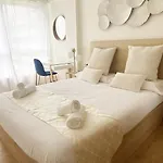 Paradise Luxurious Apartment, 3 Double For 6 Guests, 4 Beds, Terrace, Jacuzzi, Free Parking, New Appartement *