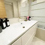 Paradise Luxurious Apartment, 3 Double For 6 Guests, 4 Beds, Terrace, Jacuzzi, Free Parking, New Appartement *