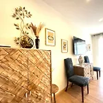 Paradise Luxurious Apartment, 3 Double For 6 Guests, 4 Beds, Terrace, Jacuzzi, Free Parking, New Appartement Saint-Sébastien