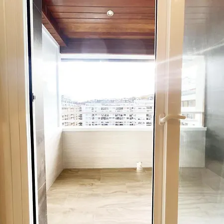 Paradise Luxurious Apartment, 3 Double For 6 Guests, 4 Beds, Terrace, Jacuzzi, Free Parking, New Daire *