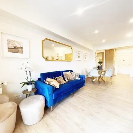 Daire Paradise Luxurious Apartment, 3 Double For 6 Guests, 4 Beds, Terrace, Jacuzzi, Free Parking, New *