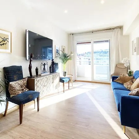 Daire Paradise Luxurious Apartment, 3 Double For 6 Guests, 4 Beds, Terrace, Jacuzzi, Free Parking, New *