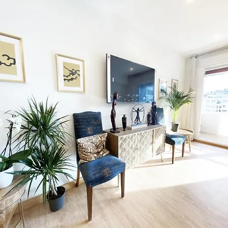 Daire Paradise Luxurious Apartment, 3 Double For 6 Guests, 4 Beds, Terrace, Jacuzzi, Free Parking, New