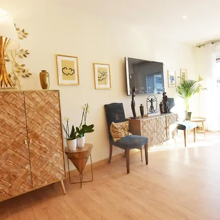Paradise Luxurious Apartment, Free Parking, 3 Double Rooms, 4 Beds, Terrace, Jacuzzi, New Apartment San Sebastian