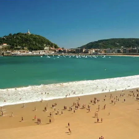 Paradise Luxurious Apartment, 3 Double For 6 Guests, 4 Beds, Terrace, Jacuzzi, Free Parking, New Daire
