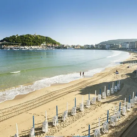 Paradise Luxurious Apartment, 3 Double For 6 Guests, 4 Beds, Terrace, Jacuzzi, Free Parking, New Daire
