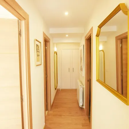 Paradise Luxurious Apartment, Free Parking, 3 Double Rooms, 4 Beds, Terrace, Jacuzzi, New Apartment