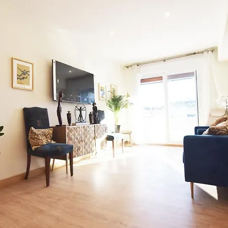 Paradise Luxurious Apartment, 3 Double For 6 Guests, 4 Beds, Terrace, Jacuzzi, Free Parking, New Daire