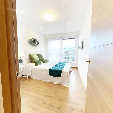 Paradise Luxurious Apartment, 3 Double For 6 Guests, 4 Beds, Terrace, Jacuzzi, Free Parking, New Daire *