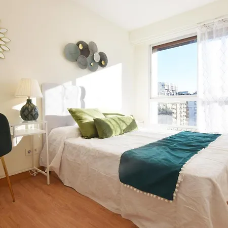 Paradise Luxurious Apartment, Free Parking, 3 Double Rooms, 4 Beds, Terrace, Jacuzzi, New * San Sebastian
