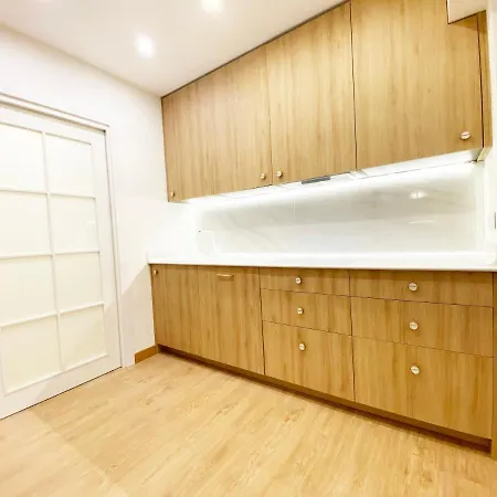 Paradise Luxurious Apartment, 3 Double For 6 Guests, 4 Beds, Terrace, Jacuzzi, Free Parking, New Daire *