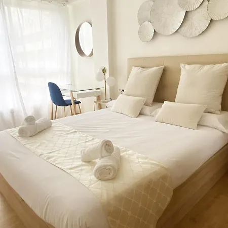 Paradise Luxurious Apartment, 3 Double For 6 Guests, 4 Beds, Terrace, Jacuzzi, Free Parking, New Daire *