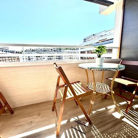 Paradise Luxurious Apartment, 3 Double For 6 Guests, 4 Beds, Terrace, Jacuzzi, Free Parking, New