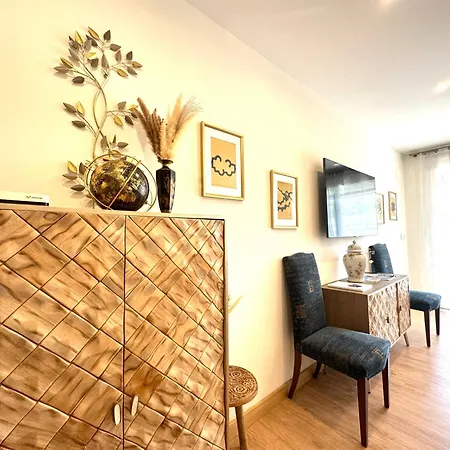 Paradise Luxurious Apartment, Free Parking, 3 Double Rooms, 4 Beds, Terrace, Jacuzzi, New Apartment San Sebastian