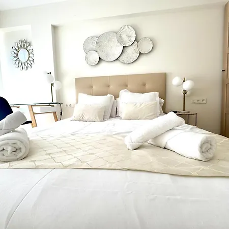 Daire Paradise Luxurious Apartment, 3 Double For 6 Guests, 4 Beds, Terrace, Jacuzzi, Free Parking, New