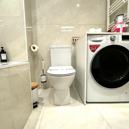 Paradise Luxurious Apartment, Free Parking, 3 Double Rooms, 4 Beds, Terrace, Jacuzzi, New Apartment