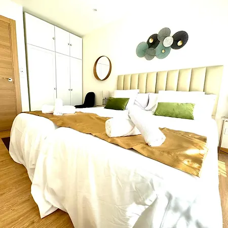 Paradise Luxurious Apartment, Free Parking, 3 Double Rooms, 4 Beds, Terrace, Jacuzzi, New Apartment San Sebastian