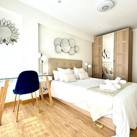 Apartment Paradise Luxurious Apartment, Free Parking, 3 Double Rooms, 4 Beds, Terrace, Jacuzzi, New San Sebastian