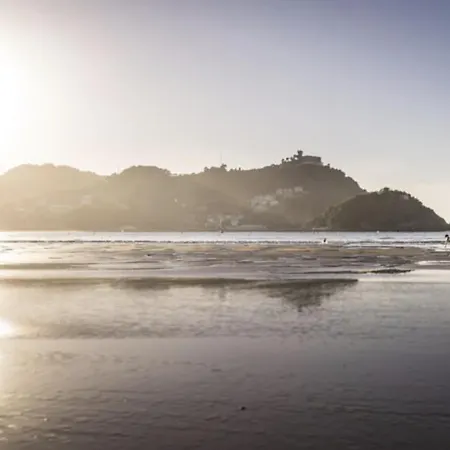 Paradise Luxurious Apartment, 3 Double For 6 Guests, 4 Beds, Terrace, Jacuzzi, Free Parking, New شقة سان سيباستيان