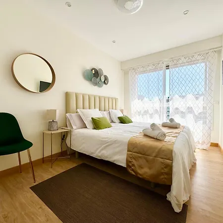 Paradise Luxurious Apartment, 3 Double For 6 Guests, 4 Beds, Terrace, Jacuzzi, Free Parking, New سان سيباستيان