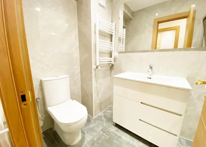 Paradise Luxurious Apartment, 3 Double For 6 Guests, 4 Beds, Terrace, Jacuzzi, Free Parking, New 公寓 圣塞瓦斯蒂安