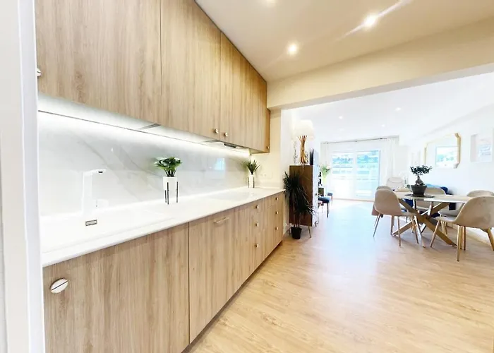 Paradise Luxurious Apartment, 3 Double For 6 Guests, 4 Beds, Terrace, Jacuzzi, Free Parking, New 公寓