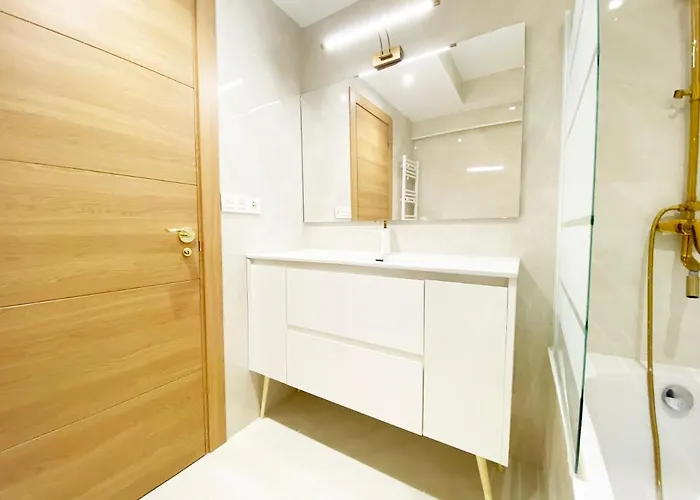 Paradise Luxurious Apartment, 3 Double For 6 Guests, 4 Beds, Terrace, Jacuzzi, Free Parking, New 公寓