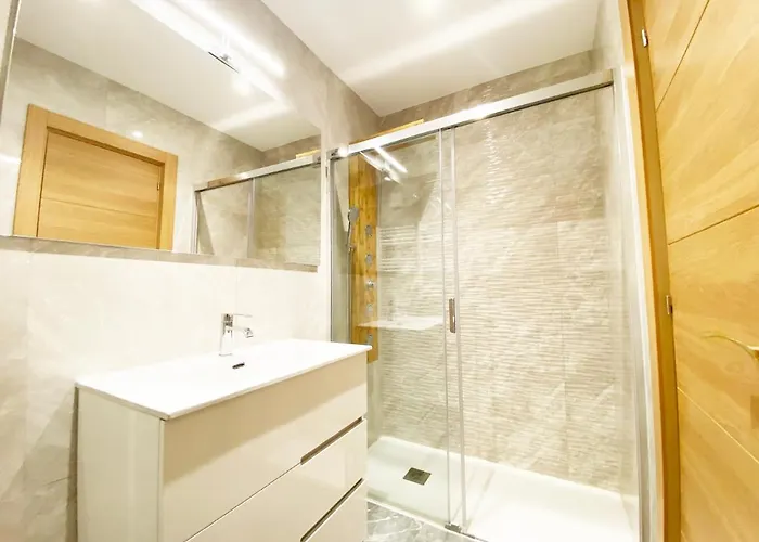 Paradise Luxurious Apartment, 3 Double For 6 Guests, 4 Beds, Terrace, Jacuzzi, Free Parking, New 公寓