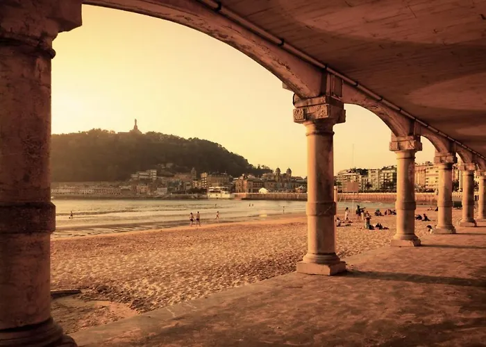 公寓 Paradise Luxurious Apartment, 3 Double For 6 Guests, 4 Beds, Terrace, Jacuzzi, Free Parking, New 圣塞瓦斯蒂安