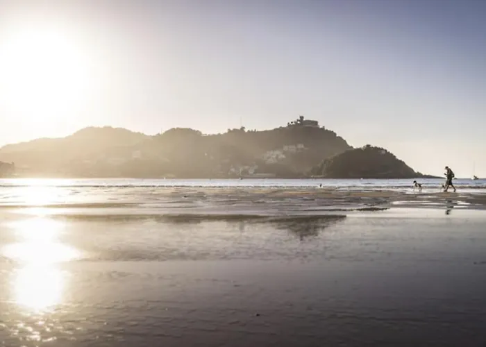 Paradise Luxurious Apartment, 3 Double For 6 Guests, 4 Beds, Terrace, Jacuzzi, Free Parking, New 公寓 圣塞瓦斯蒂安