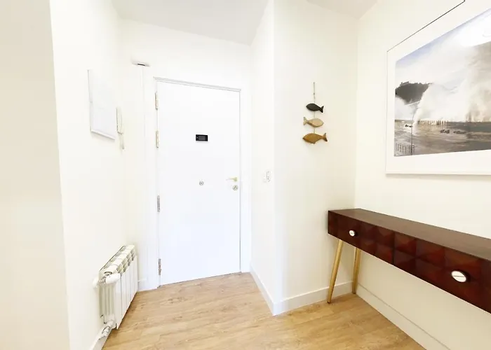 Paradise Luxurious Apartment, 3 Double For 6 Guests, 4 Beds, Terrace, Jacuzzi, Free Parking, New 公寓 圣塞瓦斯蒂安