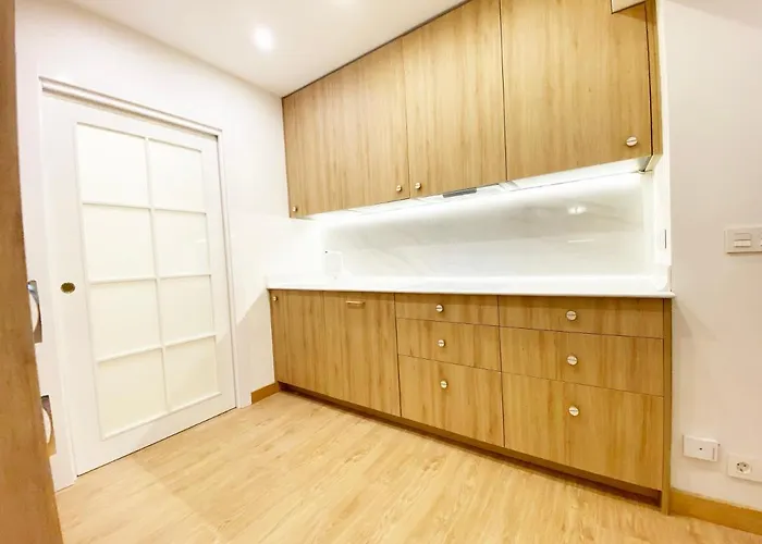 Paradise Luxurious Apartment, 3 Double For 6 Guests, 4 Beds, Terrace, Jacuzzi, Free Parking, New 公寓 *