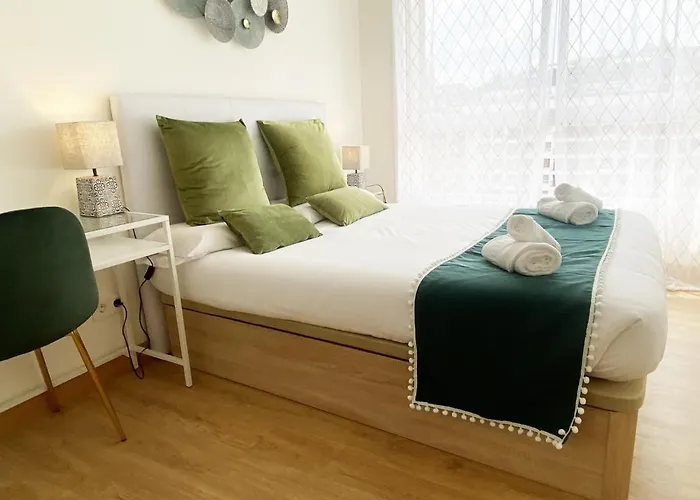 Paradise Luxurious Apartment, 3 Double For 6 Guests, 4 Beds, Terrace, Jacuzzi, Free Parking, New 圣塞瓦斯蒂安