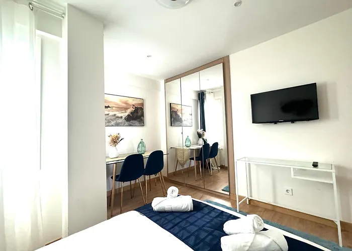 Paradise Luxurious Apartment, 3 Double For 6 Guests, 4 Beds, Terrace, Jacuzzi, Free Parking, New