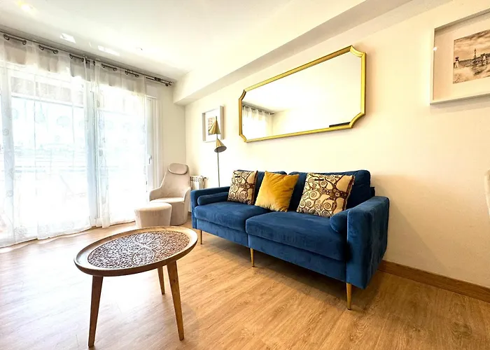 Paradise Luxurious Apartment, 3 Double For 6 Guests, 4 Beds, Terrace, Jacuzzi, Free Parking, New 公寓 圣塞瓦斯蒂安