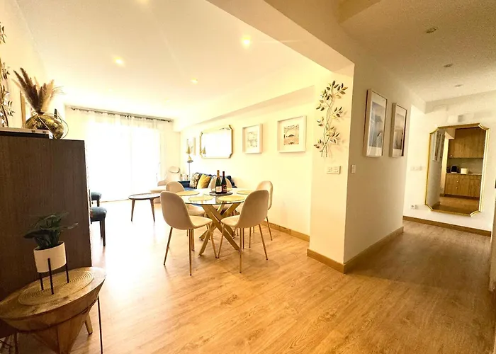 Paradise Luxurious Apartment, 3 Double For 6 Guests, 4 Beds, Terrace, Jacuzzi, Free Parking, New 圣塞瓦斯蒂安