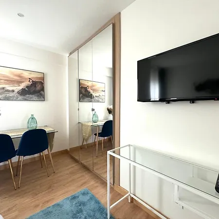 Paradise Luxurious Apartment, Free Parking, 3 Double Rooms, 4 Beds, Terrace, Jacuzzi, New San Sebastián